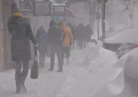 Cod galben de ninsori și viscol în 36 de județe. Cum va fi vremea în București