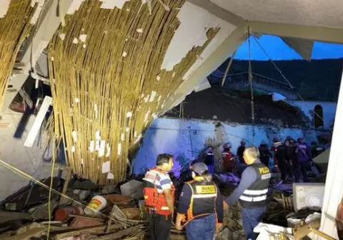 FOTO și VIDEO | Tragedie la o nuntă din Peru. 15 persoane au murit după ce un torent de pietre și noroi a spart zidurile unui hotel