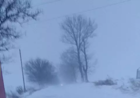 2.200 de locuitori din 13 localităţi, fără curent electric din cauza căderilor de zăpadă