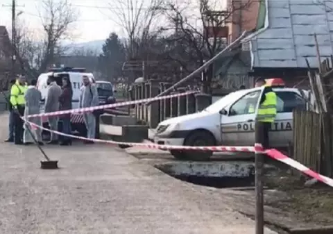 Scene șocante în Bacău. O mamă şi fiul ei, găsiţi mâncaţi de câine în propria casă