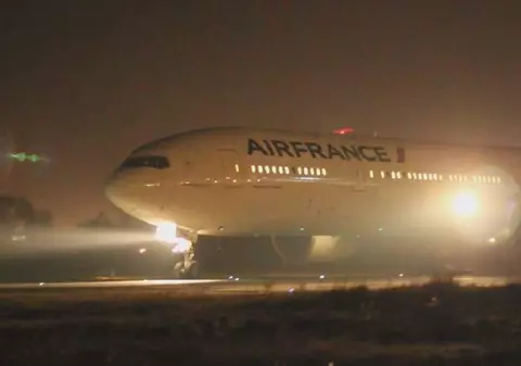 VIDEO | O aeronavă a companiei Air France a aterizat de urgență pe aeroportul Otopeni. Ce s-a întâmplat