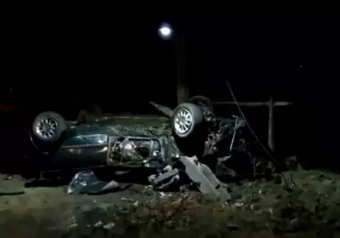Un tânăr de 31 de ani a murit, după ce a lovit un cap de pod şi s-a rostogolit 40 de metri cu maşina