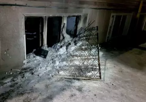 O fetiţă de 4 ani a murit după ce ea și fratele ei s-au jucat cu focul în casă! Băiatul este în comă