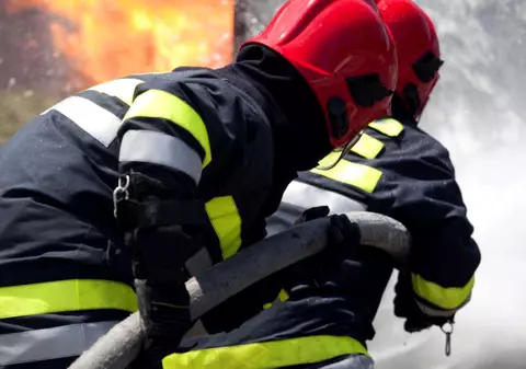 Incendiu la Complexul Comercial Băneasa din nordul Capitalei. Clienții au fost evacuați de urgență