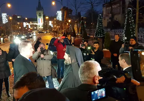 Iohannis, primit cu urale la Iași: "Fiți mai ferm, domnule președinte! Vrem autostrăzi, nu borfași pe străzi"
