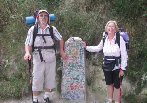 VIDEO/ Românii îndrăgostiți de El Camino. Ion și Cornelia Nicolae fac sute de kilometri pe jos în fiecare an ca să se regăsească