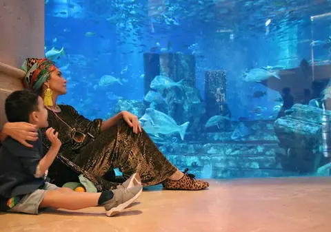 Anna Lesko a fugit în Dubai să scape de epidemia de gripă. Băiețelul ei a vrut la plajă, ea s-a conformat