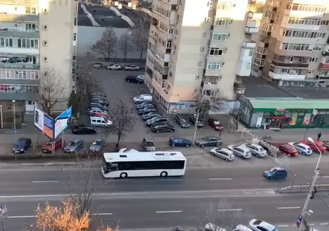 VIDEO | Un autobuz cumpărat nou de primăria din Ploiești s-a poticnit în drum