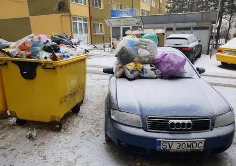 Răzbunare... murdară! Ce a făcut un șofer din Suceava de s-a trezit cu mașina acoperită de gunoaie