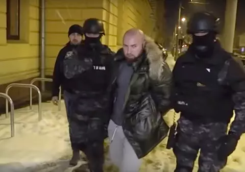 Trei bărbați, reținuți după crima din Mediaș. Doi dintre suspecți erau eliberați condiţionat / VIDEO