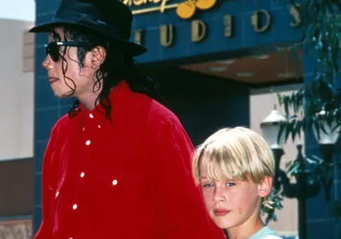 Macaulay Culkin a vorbit despre relația pe care a avut-o cu Michael Jackson:  „Nimeni nu știa prin ce treceam”
