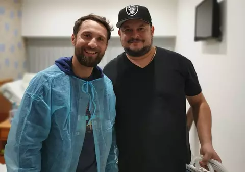 Mihai Bobonete, vizitat de Dani Oțil la spital. “Un om cu o țeavă în el şi cu un plămân în mână“