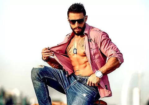 FOTO | Polițiștii din Dubai sunt antrenați de un român. Fostul căpitan al echipei naționale a României de rugby în 7 face senzație pe plajele arabe