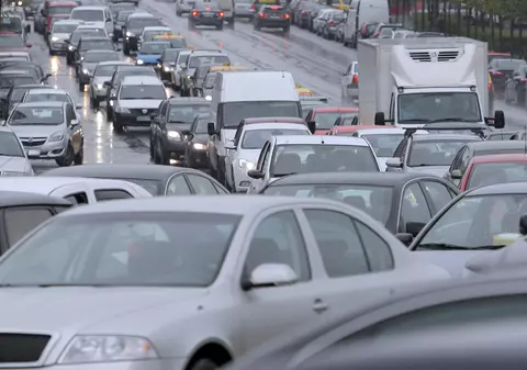 OPINIE/ PAH, despre chinul șirurilor de mașini care se întorc din vacanță: „România 100 (de metri pe oră)”