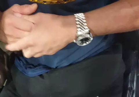 FOTO | Un bărbat a fost prins la aeroport cu patru pisoi ascunşi în pantaloni