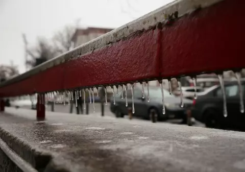 Cum va fi vremea în București în ultimul weekend din ianuarie. Va fi în continuare polei, vânt și frig