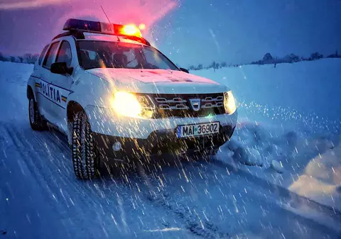 O femeie din Dolj a vrut să le dea mită polițiștilor de la Rutieră, deși nu ea era la volan. Pe cine a încercat să scape de dosar penal