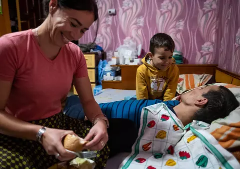 Cum luptă o femeie de 30 de ani, cu doi copii, pentru viața soțului ei. Loredana Popa, femeia care nu cedează în fața maladiei Huntington, boala de care suferă bărbatul ei