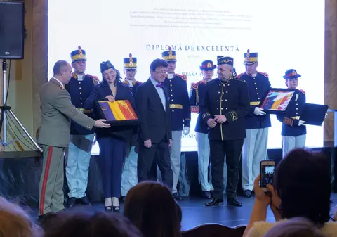 Ileana Șipoteanu are o slăbiciune pentru costumele militare. Și-a făcut unul de iarnă și unul de vară