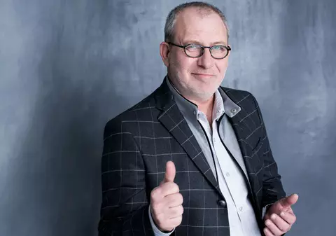 Viața după infarct: Busu renunță la teatru, la știrile de dimineață și la proiectul culinar! Se apucă de scris