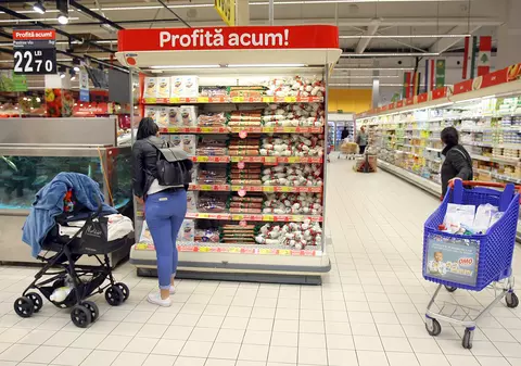 Cel mai slab leu din istorie: euro a depășit pragul de 4,67 lei, după introducerea taxelor de către Guvern. Ce scumpiri vin în urma sa