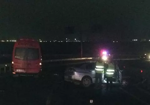 Trei poliţişti şi un jandarm, la spital după un accident în București