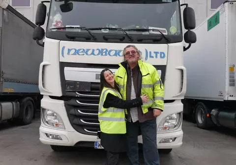 VIDEO | Suflet de camionagiu. Cum păstrezi iubirea când ești căsătorit cu autostrada 