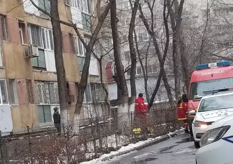 Un tânăr de 26 de ani a murit după ce s-a aruncat de la etaj, în cartierul Militari