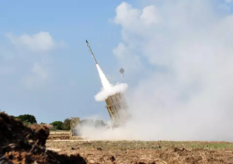 Armata israeliană a interceptat o rachetă lansată din Siria