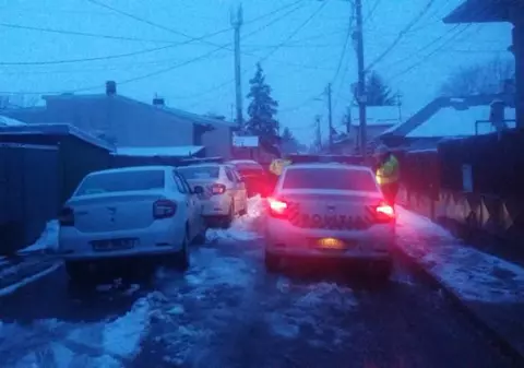 Șoferul care ar fi lovit cu mașina o polițistă locală din Ploiești, plasat sub control judiciar
