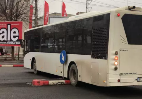 Șoferul unui autobuz din Constanța nu a tras frâna de mână, iar mașina a luat-o la vale. Amenda pe care o primit-o / VIDEO
