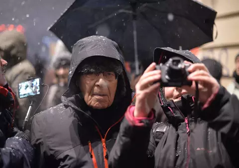 VIDEO| Protest în fața Ateneului în timpul ceremoniei de preluare a președinției Consiliului UE de către România: „We want EU, PSD wants Russia”