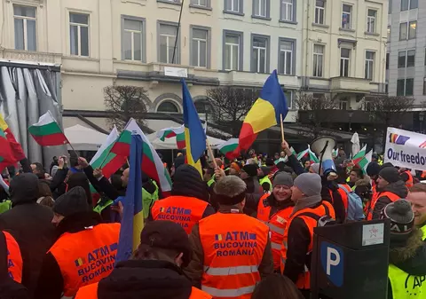 FOTO/ Protest al transportatorilor din România, Bulgaria și Polonia în fața Parlamentului European. Jumătate sunt din Suceava