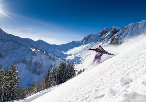 Pericol major în toată zona montană! Cum trebuie să reacționezi dacă ești surprins de avalanșă