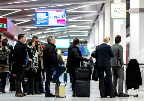Sute de zboruri, anulate pe aeroporturile din Germania din cauza grevei personalului de securitate. Peste 100.000 de pasageri sunt afectați