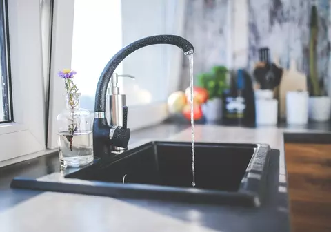 Noi detalii despre apa de la robinet, în Bucureşti. Apa Nova a efectuat analize în sectoarele 5 și 6