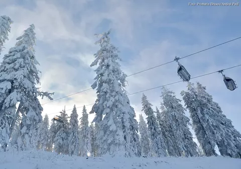 Telescaunul din Poiana Brașov a fost redeschis. Săptămâna trecută, mai mulţi copaci au căzut peste cabluri