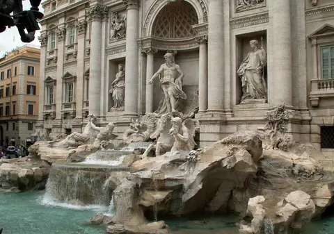 Scandal pe monedele aruncate în Fontana di Trevi, de la Roma. Ce vrea primăria să facă cu banii
