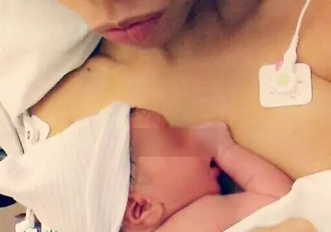 Un bebeluș din Statele Unite a murit, după ce a fost încuiat trei zile în mașină. Mama lui a plecat să petreacă cu prietenii