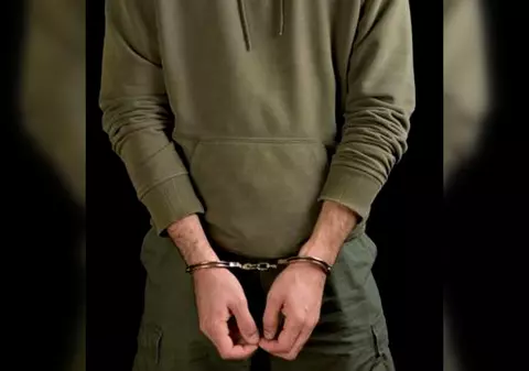 Un hoț recidivist, prins în Brașov în timp ce fura ciocolată. Cum a fugit din magazin