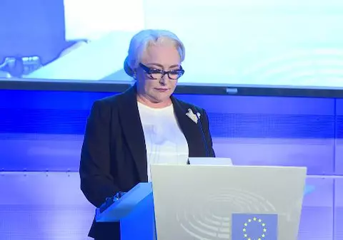 VIDEO / Viorica Dăncilă a inventat un cuvânt și a vorbit de "combaterea Holocaustului", la Bruxelles. Pe site-ul Guvernului, discursul e corectat