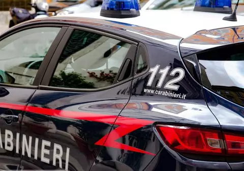 Doi români, soţ şi soţie, din Veneţia, bătuţi şi mutilaţi în propria casă de persoane mascate. Bărbatului i-au tăiat urechea