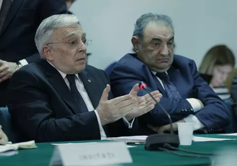Isărescu avertizează: ”Nu putem reduce dobânda până nu reducem inflația și deficitele”