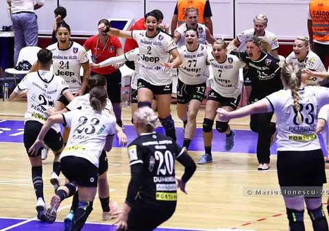 SCM Rm. Vâlcea e lider în Liga Națională de handbal feminin. Au câștigat derby-ul Olteniei