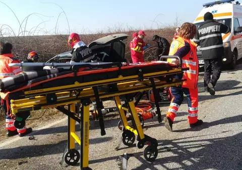 Două victime sunt în stare gravă în urma unui teribil accident din județul Arad