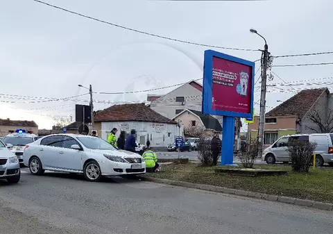 O mamă și fetița au fost lovite de o șoferiță în timp ce traversau regulamentar