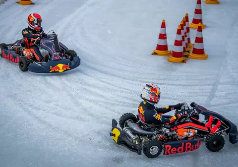 Max Verstappen și Pierre Gasly s-au încălzit pe gheață pentru noul sezon din Formula 1