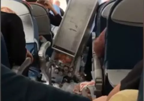 VIDEO | Cinci pasageri au fost răniți într-un avion în timpul unor turbulențe foarte puternice