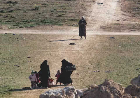 Poveștile înfiorătoare ale femeilor ținute captive de ISIS: Fetiță de 10 ani însărcinată după ce a fost violată și de 100 de bărbați