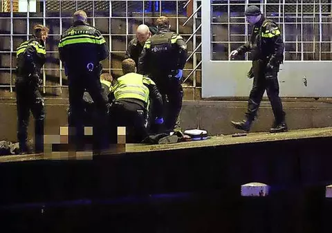 Focuri de armă în fața unei bănci din Amsterdam. Un bărbat a fost împușcat de Poliție / FOTO&VIDEO